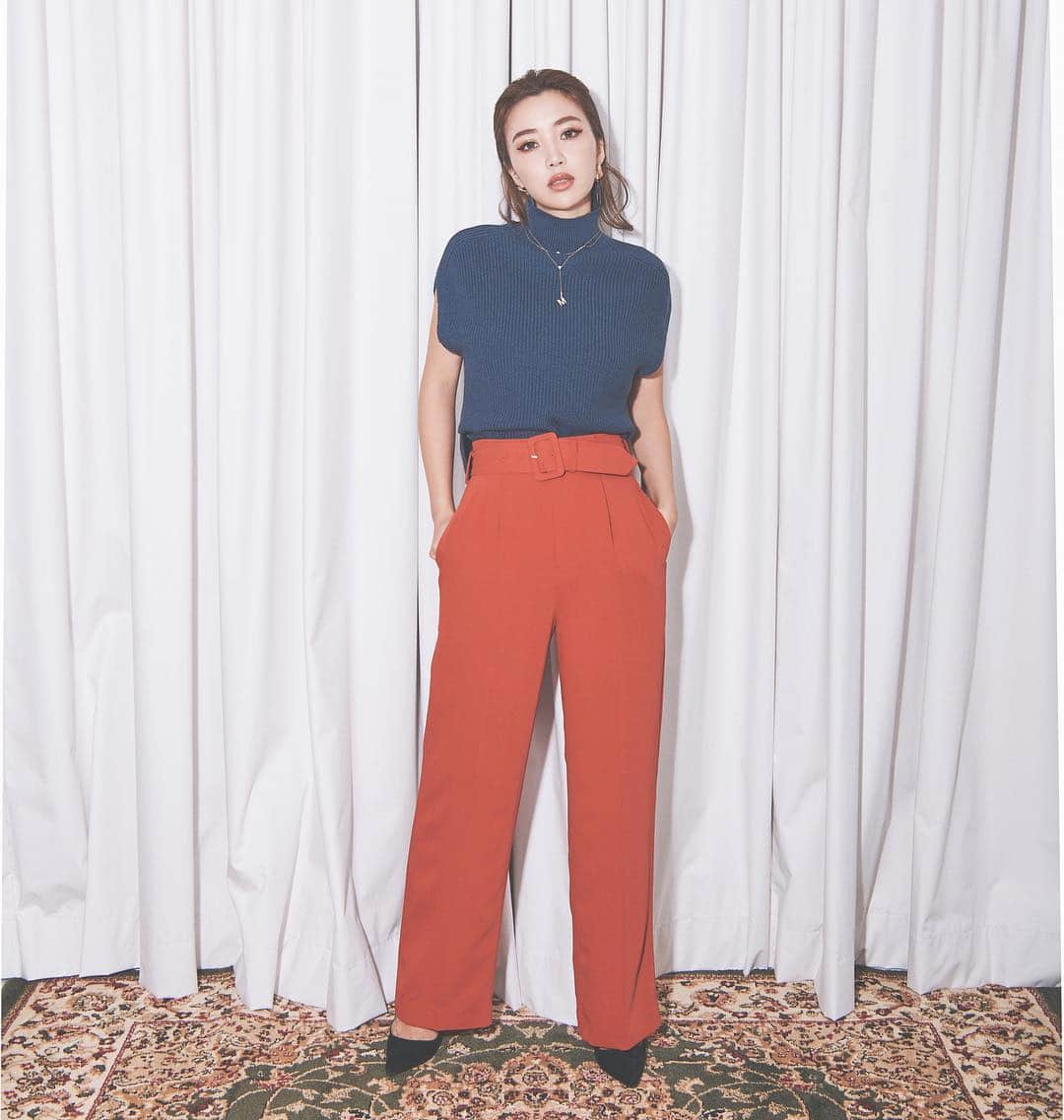 のインスタグラム：「. 【Now On Sale】 ✔︎バックロングボトルネックニットプルオーバー (WHT/BEG/BLK/GRN/BLU/ORG) ¥6,980+tax . 7/16(tue)12:00〜ONLINE STOREにて受発注START!! ONLINE STOREはTOPのURLよりご覧ください。 ⠀ . . #eimy #eimyistoire #eimy_ootd  #fashion #style #instafashion #fashiondaily #ootdfashion #fashionoftheday」