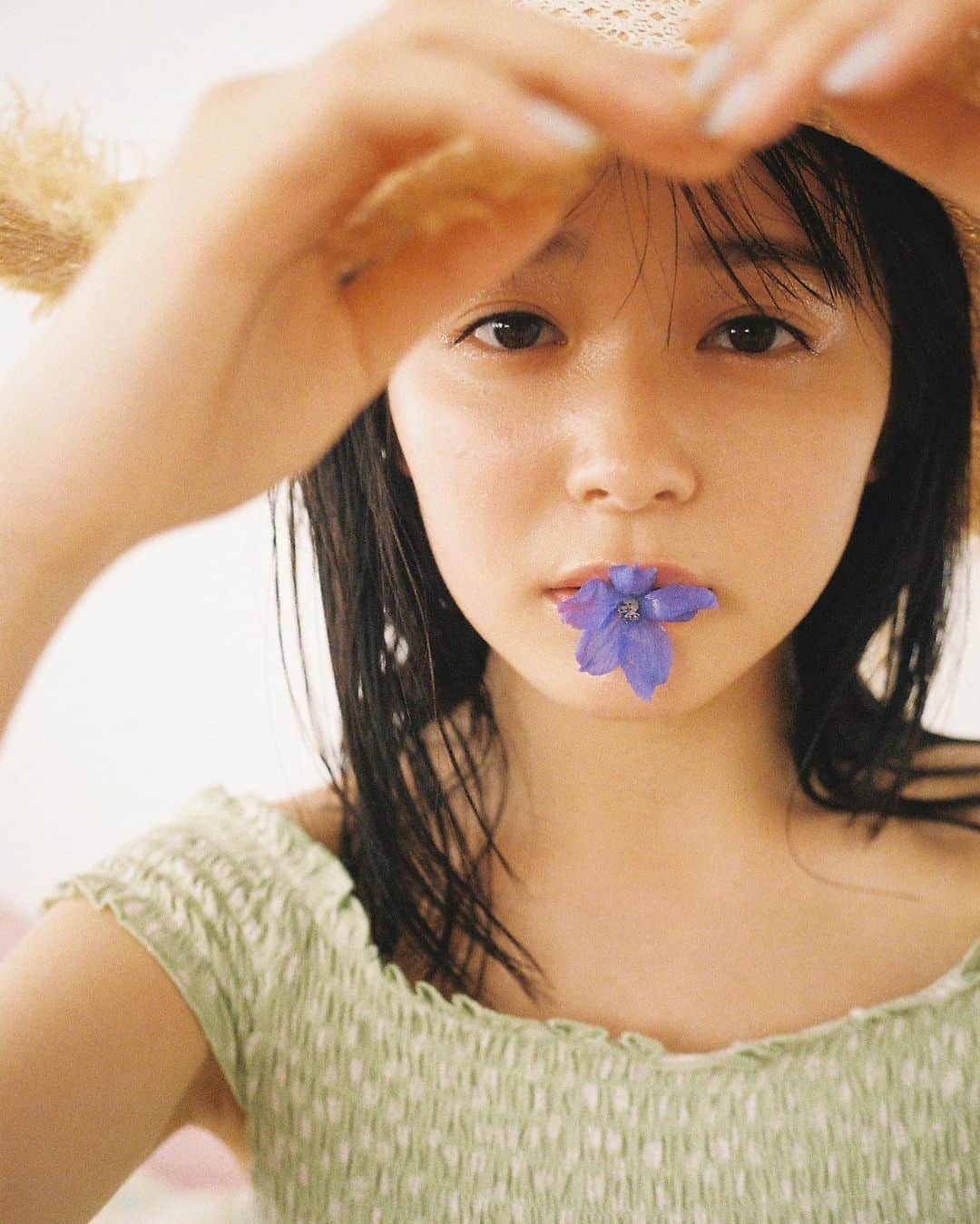 花盛友里のインスタグラム：「りんくまちゃん♡ お肌プリプリかわいすぎ！  Shooting for @seventeenjp_mag」