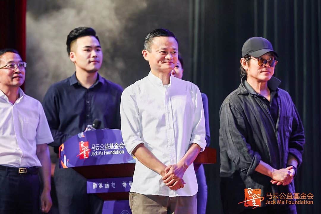 ジェット・リーのインスタグラム：「Congratulations to our outstanding rural teachers and principals. In order to ensure a better tomorrow, we must focus on better education for children living in rural areas of China.」