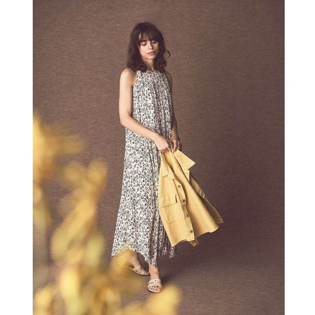 LOCONDO.jp さんのインスタグラム写真 - (LOCONDO.jp Instagram)「【Mila Owen】  ショルダーラインを美しく見せてくれるややアメリカンスリーブのトップスと、フレアシルエットが美しいスカートのセットアップ。後ろのネックラインにはリボンをあしらって、デザイン性を高めたのもポイントです。  ミラオーウェン Mila Owen ワッシャープリーツアメスリSETUP （フラワー）  #locondo # MilaOwen #setup #flower #2019ss #fashion #instafashion #style #ig_fashion #ladiesfashion #instagood #패션 #패션스타그램 #时装 #时尚 #鞋 #ロコンド #ミラオーウェン #セットアップ #2019春夏新作 #レディースファッション #ファッション #ファッションコーデ #ファッション好き #服 #自宅で試着 #気軽に返品 #靴を買うならロコンド #靴だけじゃないよロコンド」7月16日 12時09分 - locondo_official