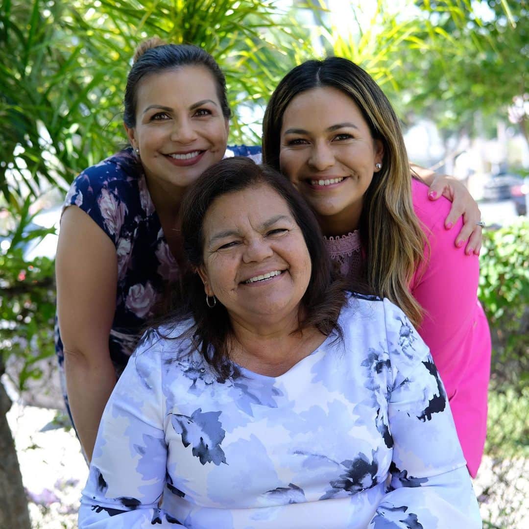 リセット・サラスのインスタグラム：「Thank you for all that you do💞 #MamaSalas @ramirezsusy」