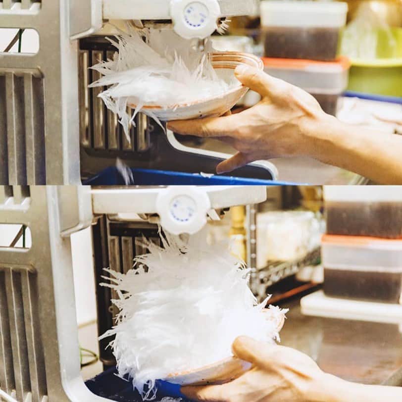 オズモール編集部さんのインスタグラム写真 - (オズモール編集部Instagram)「【かき氷の魅力を再発見🍧ひんやりおいしい東京の名物かき氷 vol.20】 ㅤㅤㅤㅤㅤㅤㅤㅤㅤㅤㅤㅤㅤ 創業80年の歴史を持つ老舗の和菓子屋「志むら」では、“崖”のようなスタイルのかき氷を堪能することができます✨ ㅤㅤㅤㅤㅤㅤㅤㅤㅤㅤㅤㅤㅤ 代表するかき氷「生いちご」は、果実がゴロゴロ入っており、上には“紅ほっぺ”を使用した自家製シロップがたっぷり🍓 ㅤㅤㅤㅤㅤㅤㅤㅤㅤㅤㅤㅤㅤ また、代々受け継がれているお店自慢のこしあんと、モチモチの白玉がトッピングされたかき氷「白玉」は、隠れた人気を誇るメニューです✨ ㅤㅤㅤㅤㅤㅤㅤㅤㅤㅤㅤㅤㅤ 定番メニューに加えて、これからの時期はすももやずんだなど、和菓子のように四季を楽しめる季節限定メニューもラインナップ🍑 ㅤㅤㅤㅤㅤㅤㅤㅤㅤㅤㅤㅤㅤ メディアでも注目されているかき氷に加え、創業間もない頃から愛されている「九十九餅（つくももち）」をはじめ、伝統的な和菓子も必見です。 ㅤㅤㅤㅤㅤㅤㅤㅤㅤㅤㅤㅤㅤ 「志むら」紹介ページはこちら https://www.ozmall.co.jp/sweets/kakigori/article/18402/ ㅤㅤㅤㅤㅤㅤㅤㅤㅤㅤㅤㅤㅤ @ozmall_editors  #オズモール #オズマガジン #東京女子部 #かき氷 #かき氷巡り #かき氷部 #カキ氷#かきごーらー #かきごおりすと #スイーツ好き #スイーツ女子 #かき氷好きな人と繋がりたい #スイーツ好きな人と繋がりたい#目白カフェ#志むら #スイーツ部 #ひんやりスイーツメモ #スイーツ巡り#東京カフェ」7月16日 12時10分 - ozmall_editors