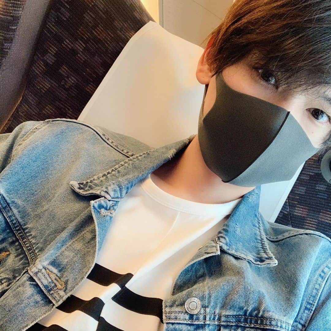 のインスタグラム：「移動中〜 #古川雄輝 #yukifurukawa #黒マスク #新幹線」