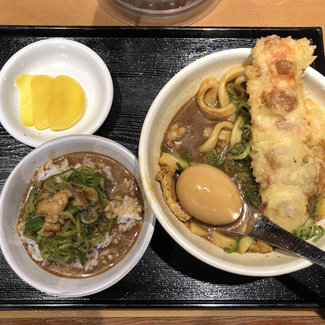 濱田マサルさんのインスタグラム写真 - (濱田マサルInstagram)「寒いから表参道千吉カレーうどん。 飲食も物販も人手不足ですね。。 皆さん、優しさを持って 協力し合わなければ 笑顔は笑顔を生みますよ。  全てがAIに成ってしまってもねぇ。。」7月16日 12時14分 - hamadamasaru