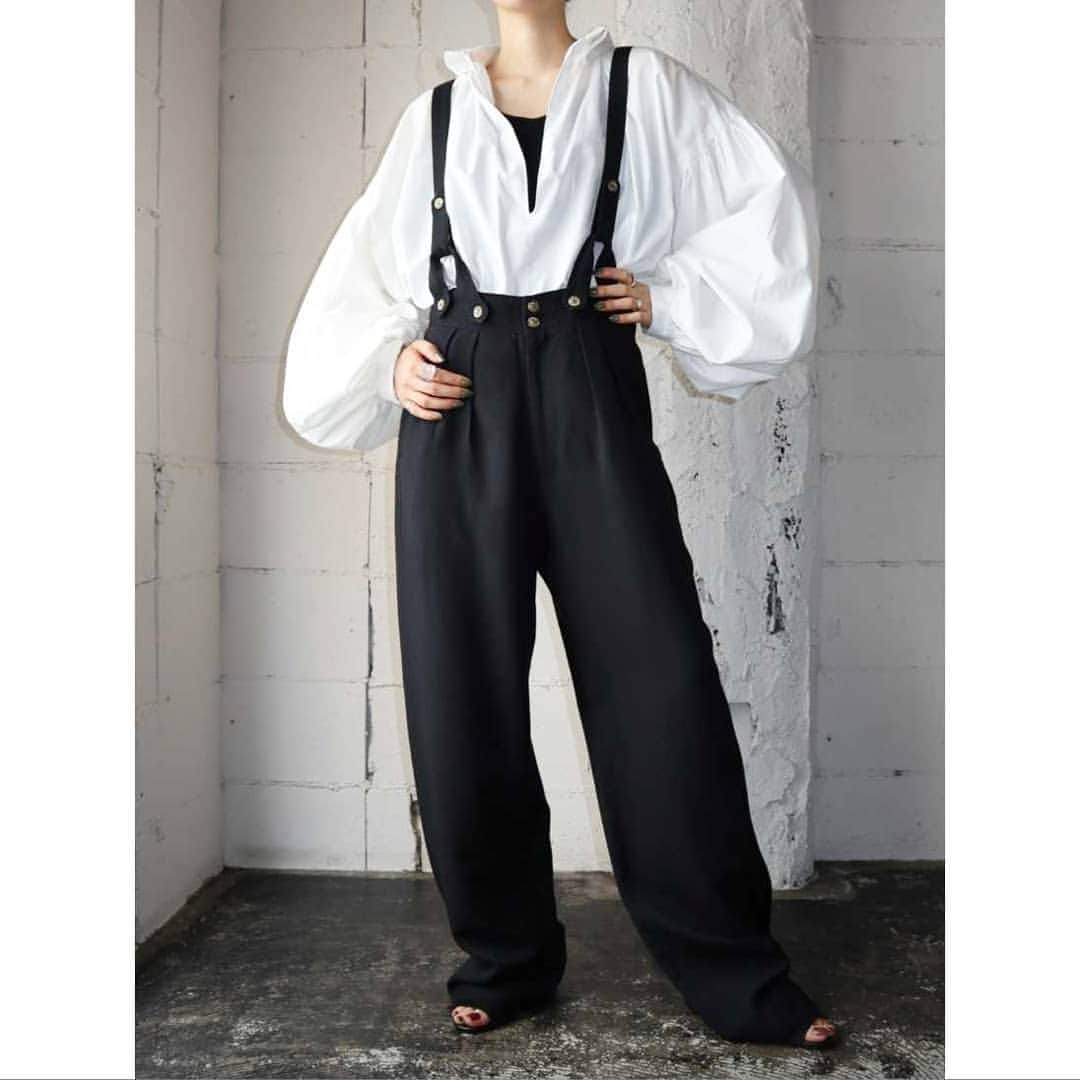 吉祥寺 古着屋 Orfeoのインスタグラム：「Suspender Pants Style  #orfeo #kichijoji #tokyo #vintage #used #fashion #coordinate #outfit #オルフェオ #吉祥寺 #東京 #古着 #古着屋 #ヴィンテージ #ユーズド #ファッション #コーディネート  掲載商品のお問い合わせはメールにて承っております。コメント、DMでのお問い合わせは受け付けておりませんのでご了承ください。」