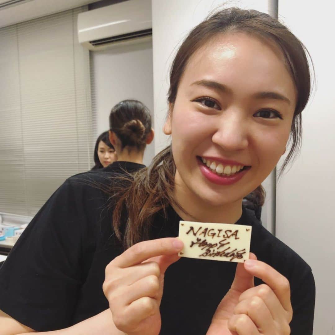 林渚のインスタグラム：「遅くなりましたが、サンクスツアー滋賀公演ありがとうございました😊✨ せいやくんと私が7月生まれなので、リハーサルの後にお祝いをしていただきました🙇‍♀️ケーキがこだわりの(身体にやさしい系のもの？)だそうで、とても美味しかったです💕もうすぐで31歳ですが、これからも頑張ります😊 滋賀2日目は、チケットの当たった知人が見にきてくれて、とても喜んで帰ってくれました✨ げんさんのお肉を食べたり、毎日とても楽しかったです😍  #浅田真央サンクスツアー #滋賀 公演 #誕生日 #happybirthday」