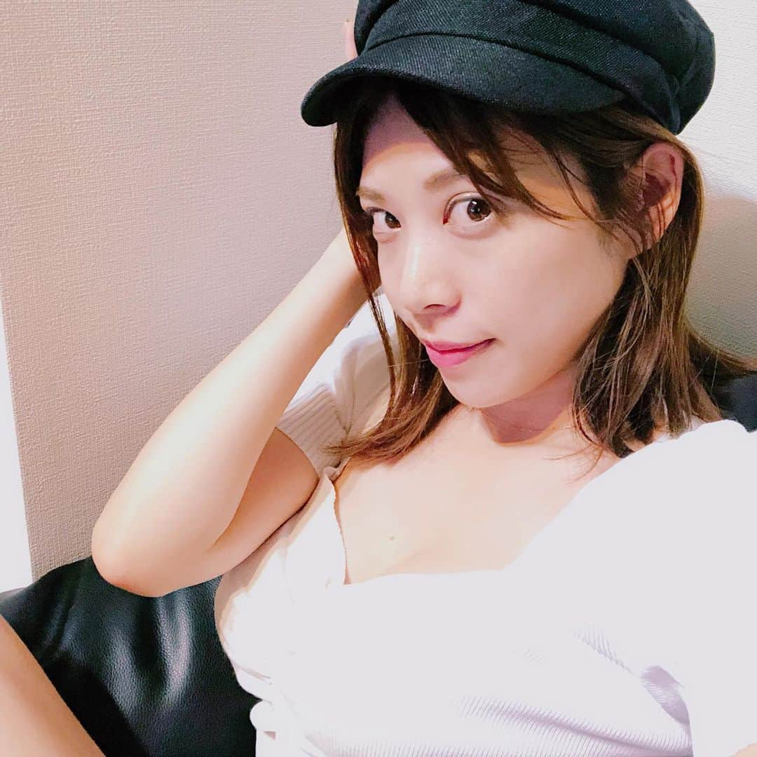 舞希セナさんのインスタグラム写真 - (舞希セナInstagram)「百均最高(*Ü*)ﻌﻌﻌ♥キャスケットの帽子がDAISOに売ってた(^^)300円だったけど300円には見えないでしょ？(*ฅ́˘ฅ̀*)♡ ————————————————— #キャスケット #キャスケット帽 #キャスケットコーデ #キャスケット女子 #キャスケット帽子 #キャスケットアレンジ #キャスケット好き #キャスケット帽コーデ #ファッション #ファッションコーデ #プチプラファッション #ファッション好きな人と繋がりたい #大人ファッション #ファッションスナップ #海外ファッション #ファッションモデル #ファッション好き #30代ファッション #カジュアルファッション #夏ファッション #ファッション小物 #ファッション大好き」7月16日 12時32分 - maiki.sena