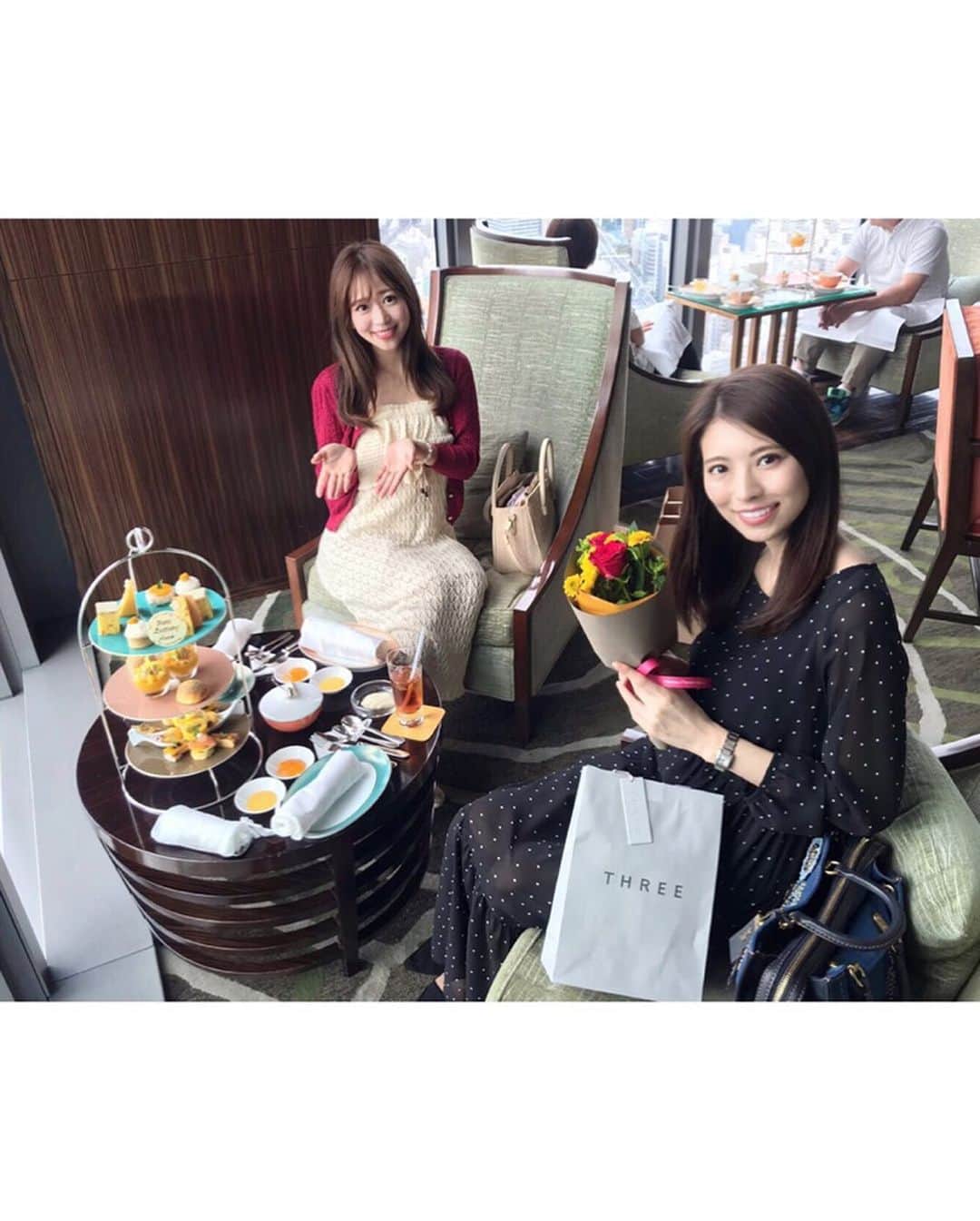 橘沙奈さんのインスタグラム写真 - (橘沙奈Instagram)「* マンダリンオリエンタル東京の マンゴーアフタヌーンティー☕️♪ @yurin_chicchi お祝いまでありがとう🥺💕 お花すごい可愛い〜🌻 早速飾ったよ( *>ω<*)/ * #afternoontea #mandarinorientaltokyo #sweets #flower #マンダリンオリエンタル東京 #マンゴーアフタヌーンティー #マンゴー #アフタヌーンティー」7月16日 12時48分 - an.an.0706
