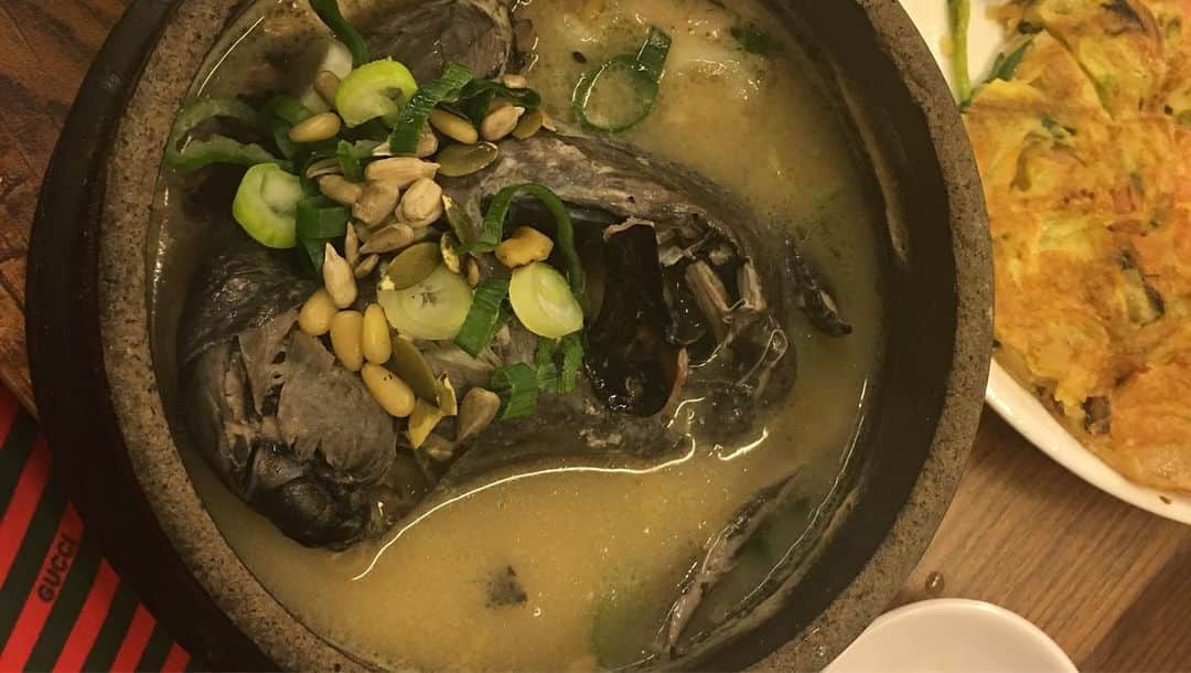 Max Estradaさんのインスタグラム写真 - (Max EstradaInstagram)「Let’s have some black chicken ginseng soup in Korea !」7月16日 12時42分 - kingofnail