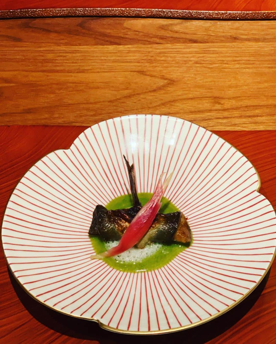 トムセン陽子さんのインスタグラム写真 - (トムセン陽子Instagram)「3連休の風景その1。 夫婦揃ってお食事会に参加。 楽しく、美味しく、素敵な時間でございました。 西麻布の「808 TOKYO」さん。 器から盛り付けから、全てが美術品のようで、五感が刺激されました。 また行きたいなぁ。 ごちそうさまでした♡ @808tokyo . . . #808tokyo #tokyo #japanesefood  #白黒夫婦」7月16日 12時43分 - yokothomsen