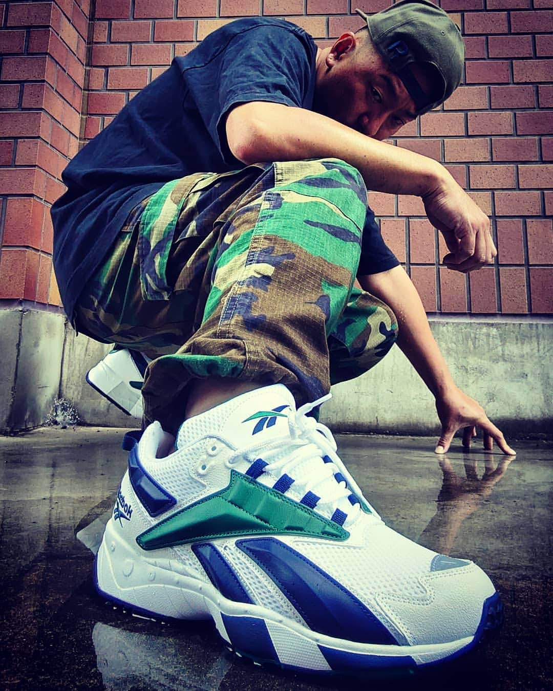 レイザーラモンRGさんのインスタグラム写真 - (レイザーラモンRGInstagram)「1996年発売のReebok intervalが復刻！90's Reebok…まだまだ名作が埋もれてますなあ。 あと海南の牧が履いてたやつの復刻よろしくお願いします！  #キモ撮り #KIMODORI #reebokclassic #reebokinterval #interval96」7月16日 12時45分 - rgrazorramon