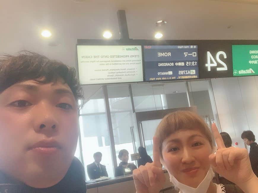 丸山桂里奈さんのインスタグラム写真 - (丸山桂里奈Instagram)「今から海外へ。さーどこでしょか笑笑？！ ヒントは師匠の国です🤲🤲🤲👅 #どこだー #いってきます #ヒントは、、、 #浪速さん #今週は日本にいません #いい意味で #インスタバエ」7月16日 12時54分 - karinamaruyama