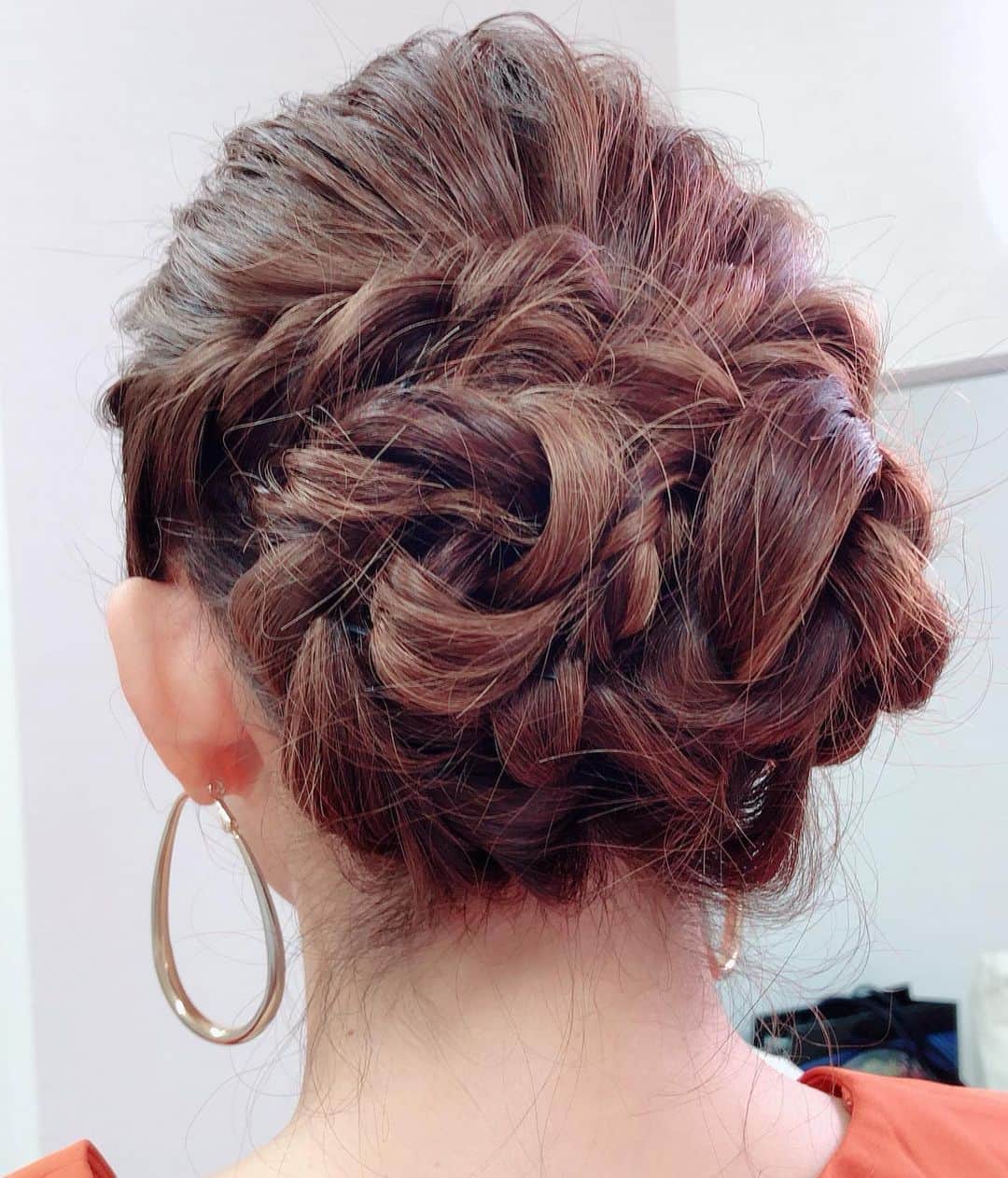 山田まりやさんのインスタグラム写真 - (山田まりやInstagram)「@bergspartyandballoon さんムネくんにプレゼントありがとうございます❣️ ・ 昨日のエステプロ・ラボ青山さんでの セミナーに来て下さった綺麗なママさんが😍✨ ・ 「長男が昔、ウルトラマンダイナを見てお世話になりました❣️ これムネくんにプレゼント作ってきました❣️」と、 ・ トイストーリーの可愛い素敵過ぎる バルーンをプレゼントして下さいました😂🙌🎁💕✨ ・ セミナー終了間際に現れたムネくん❣️ 大喜びでした〜😆😍🙌🎉✨ ・ 2枚目 そしてサプライズで来てくれた洋子さんが厚生大臣賞を受賞の 都電もなかをプレゼントしてくれました😋🎁✨ ・ 3、4枚目 洋子さんには急遽！ セミナー後にタクシーに一緒に乗ってもらい、 テレビ東京の楽屋にて ムネくんと生放送を見届けていただいちゃいました❣️😆🙌✨ ・ ムネくん大喜びで😆 恐竜図鑑を洋子さんに見せながら お喋りが止まりませんでした🤣www ・ 洋子さんありがとうございました😂🙏❤️✨ ・ 5枚目 昨日のヘアメイク棚ちゃんの ヘアセットのバックショット😍✨ ・ ・ #白金台  #balloon  @bergspartyandballoon  #トイストーリー  #可愛い  #素敵  #都電もなか  #ムネくん  @central_official_」7月16日 13時06分 - mariya.yamada