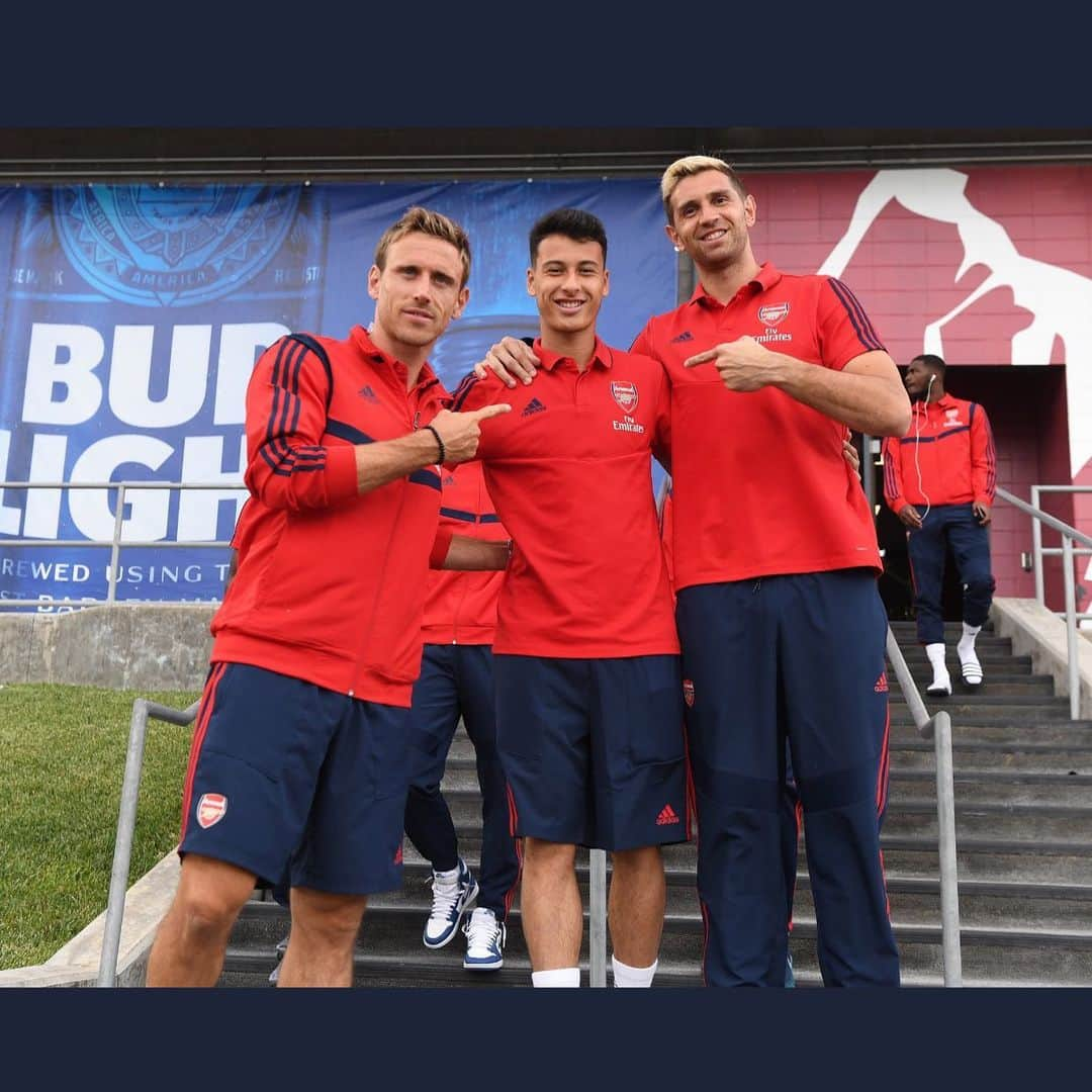 ダミアン・マルティネスさんのインスタグラム写真 - (ダミアン・マルティネスInstagram)「First game , first goal 🥅 welcome to @arsenal @ga_martinelli01 @nachomonreal_ #🇧🇷🇦🇷」7月16日 13時04分 - emi_martinez26