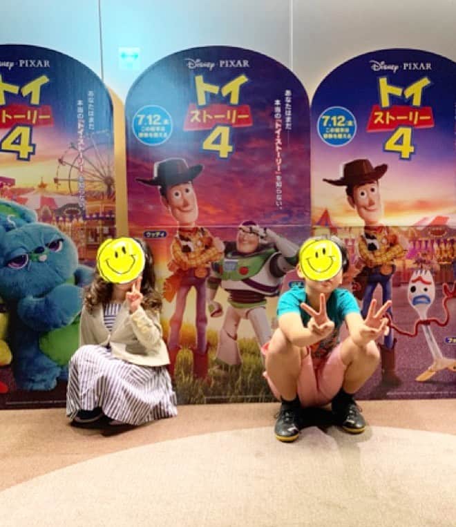 金子貴俊のインスタグラム：「家族と息子の友人とお出かけ 映画「#トイストーリー4」を鑑賞。 やっぱり好きだなぁー。この世界観。 久々に家族で映画、雨の日は特に助かるー(^^)」