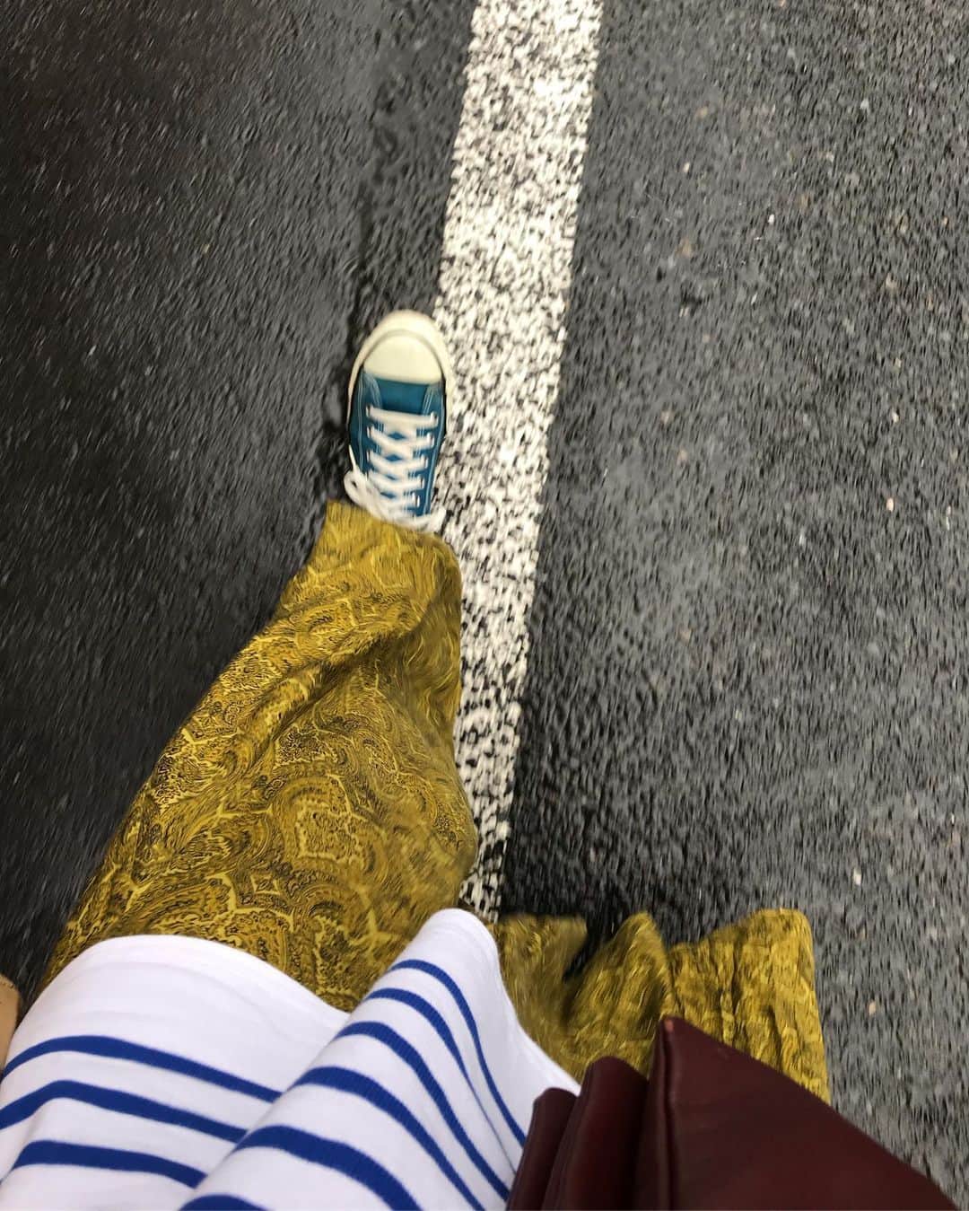 濱中鮎子のインスタグラム：「今日は一瞬事務所へ。久しぶり... *  #まだ体型は妊娠五ヶ月くらい #やっとギリギリスカート履けるようになった #母が居ないと仕事にいけない現実 #8月からどうしましょ笑 #３時間で行って帰ってきた😂」