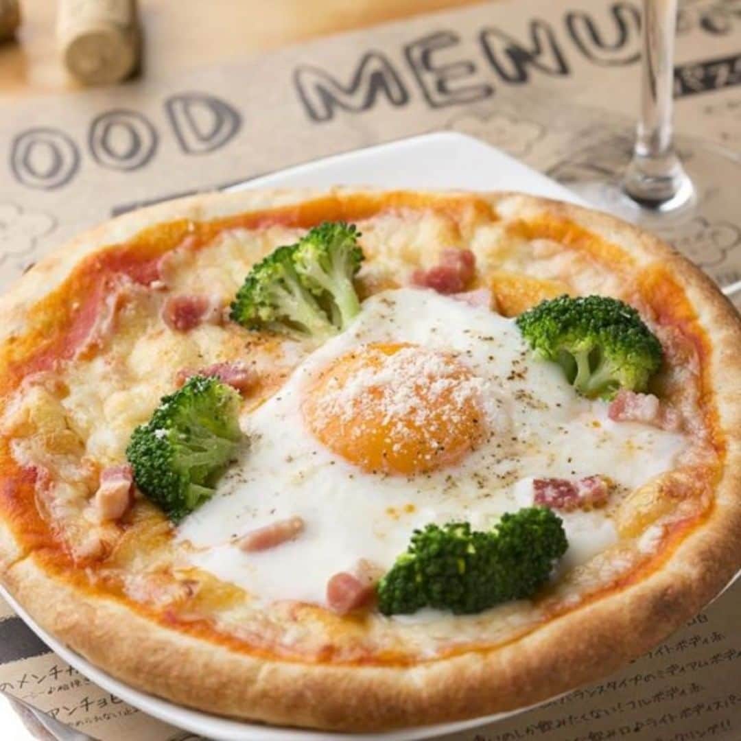 ビアージョ新宿のインスタグラム：「こんにちは、新宿西口のイタリアン＆ワインバル「ビアージョ」です。 ブログ更新しました！ 「週末はみなさんで、ワインをお供にピザを楽しみませんか？」 是非ご来店をお待ちしております。 ▼詳しくはこちら▼ https://viagio-shinjuku.com  #ビアージョ#新宿#イタリアン#バル#居酒屋#送別会#二次会」