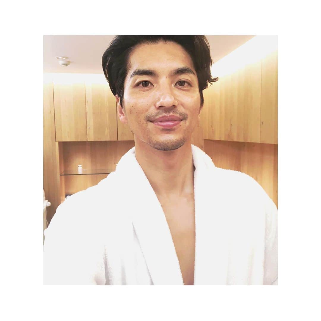 幸太さんのインスタグラム写真 - (幸太Instagram)「Before maintenance @flux.spa  先日のタイ🇹🇭に行く直前に来た時から、たまたま今回の渡航前にも行けましたー  水素を使っての施術と顔と身体の歪みをコルギで矯正  これやってなかったら、このハードスケジュール前半戦を乗り切れなかったかも…💦 と思うくらい、次の日のスッキリ感と体力の持ち方も違うんだよねー🙏  少し今回からメニュー変えてくれてるみたいので、また近いうちに行かなきゃですねー  さっ、タイ🇹🇭での撮影DAY2です‼️ 今日も楽しんで頑張りますよー  #fluxspa #fluxgym #fluxcafe #daikanyama #spa #agingspa  #スパ  #代官山スパ  #水素トリートメント  #フラックススパ  #コルギ #デトックススパ  #ハイドロゲンプラス  #セルコンディショニング  #ボディーメンテナンス #メンズ美容  #骨格矯正  #美容家 #サーファー #モデル」7月16日 13時36分 - kotawave