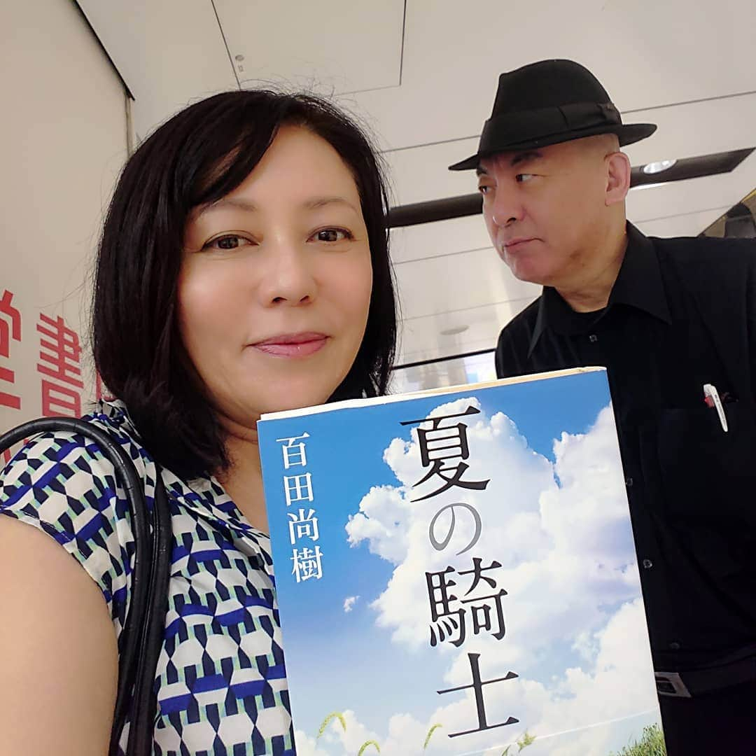 有本香さんのインスタグラム写真 - (有本香Instagram)「三省堂書店で、あさって発売の百田尚樹さん著『夏の騎士』が早くも並んでいたのでゲット。撮影中、誰かが後ろを通りかかった気がしました。」7月16日 13時58分 - arimotokaori