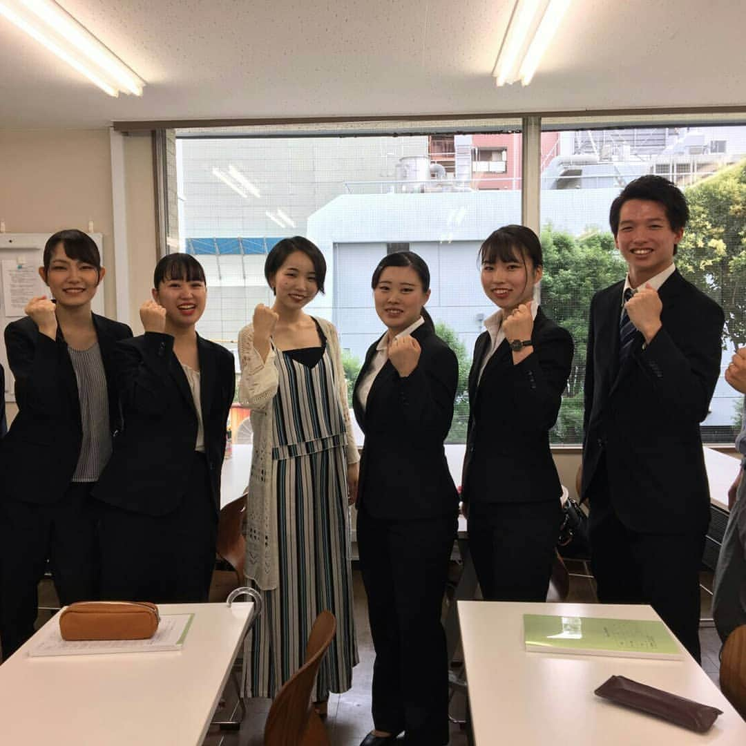 東京観光専門学校さんのインスタグラム写真 - (東京観光専門学校Instagram)「ホテル学科1年生のインターンシップ いよいよスタート！ みんなで出発前に集まり、目標を立てたました。 4ヶ月間のインターンシップ、 1日1日を大切に、たくさん勉強してきてください！ #東京観光専門学校 #ホテル学科 #就職 #インターンシップ  #仲間 #就職 #ホテルで働く #一流 #おもてなし」7月16日 13時56分 - tokan_1967