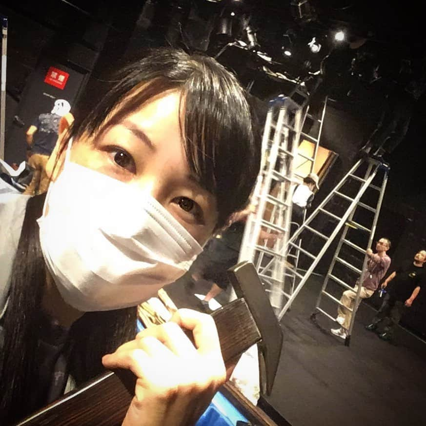 田中香子さんのインスタグラム写真 - (田中香子Instagram)「本番2日前。  劇場入りです。 なんと今回 十数年ぶりに私、 釘を打っております。  サボってないっす。 休憩中っす。  #selfie #i #me  #selfieesoo #actresoo #stage #theater #actor #actress #舞台 #演劇 #芝居  #舞台俳優 #俳優 #女優 #舞台役者 #すっぴんすんません  #mask #maskgram  #masker #maskergram」7月16日 14時02分 - soo.yt