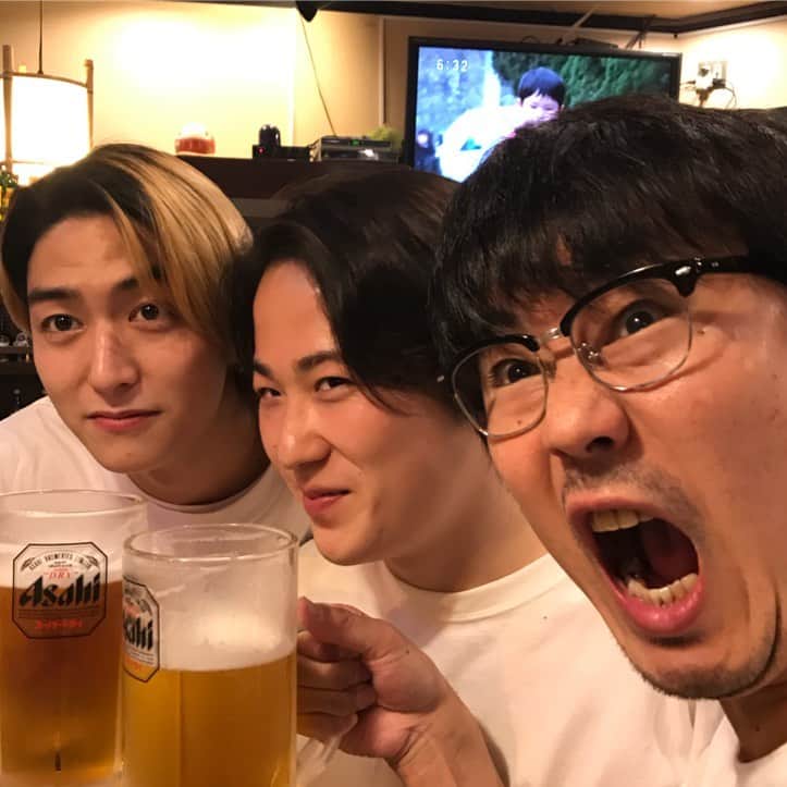 中山祐一朗のインスタグラム：「終わったで〜 「エダニク」 よう頑張った！ #エダニク #稲葉友 #大鶴佐助 #中山祐一朗 #鄭義信 浅草 #浅草九劇」