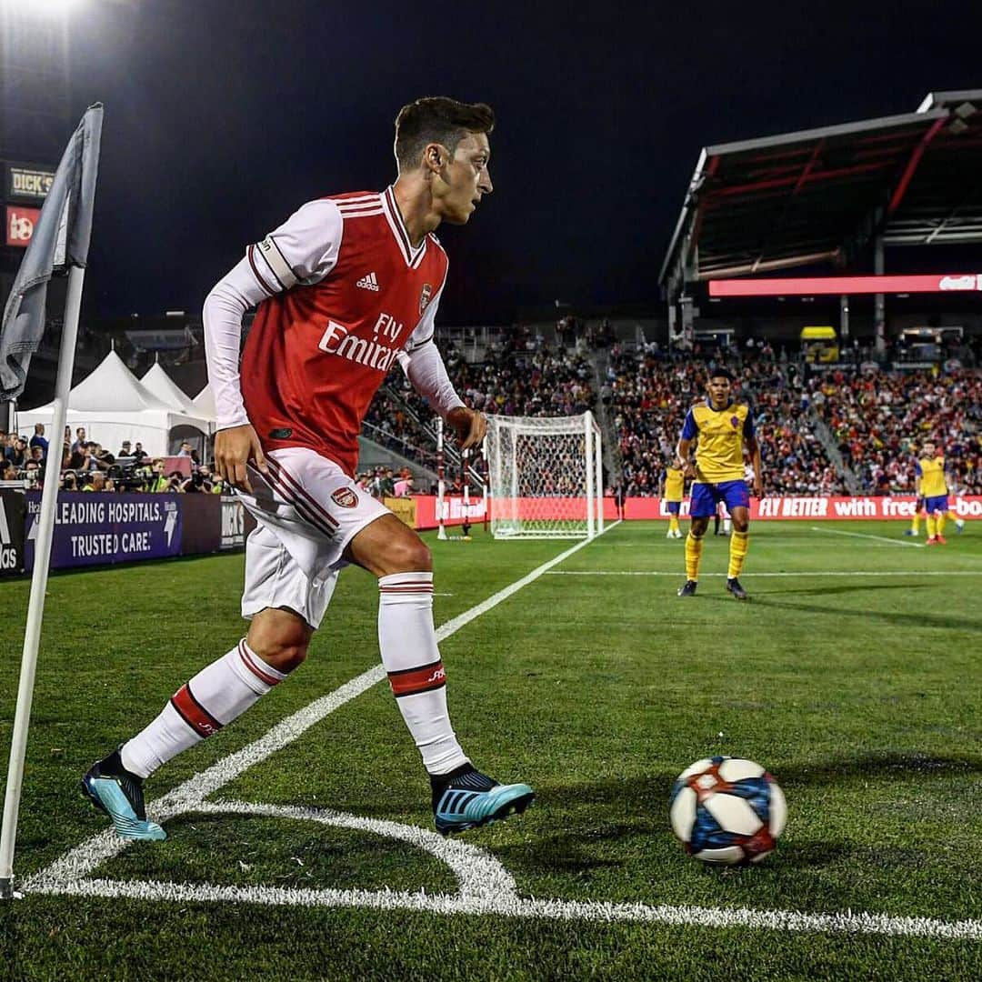 メスト・エジルさんのインスタグラム写真 - (メスト・エジルInstagram)「Starting preseason with a win 😎👍@arsenal #ColoradoRapids #M1Ö #COYG」7月16日 14時23分 - m10_official