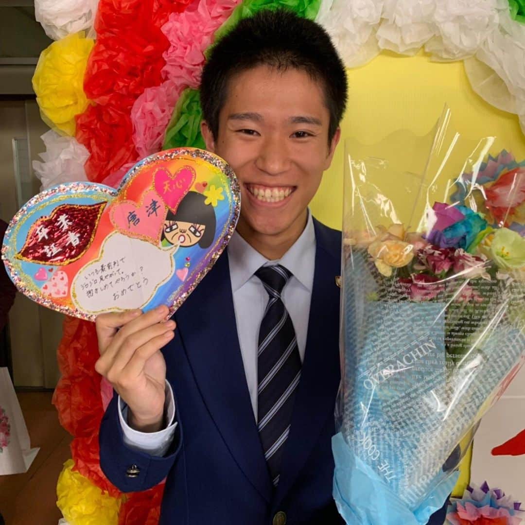のインスタグラム：「豪林館学園高等学校2年3組 出席番号１０番 唐津天心 #吉田翔 #俺スカ #俺のスカートどこ行った #卒業証書は一人一人違います」
