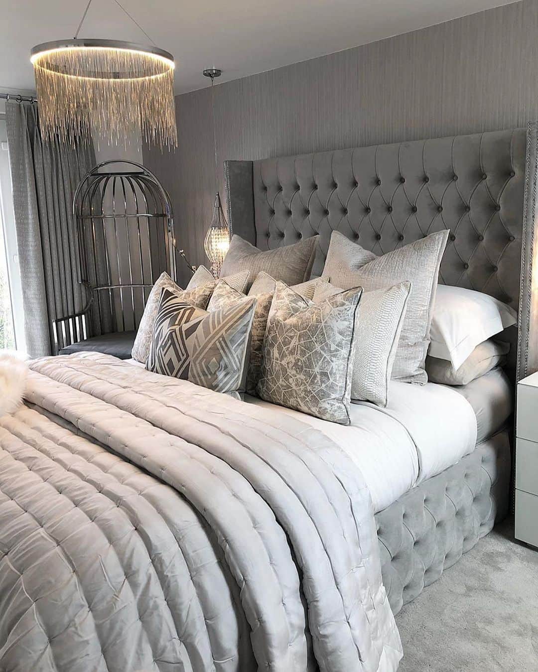 さんのインスタグラム写真 - (Instagram)「Bedroom or closet? Swipe and check out @noplacelikehome2018 ‘s home! Via @lovefordesigns」6月22日 23時25分 - inspire_me_home_decor