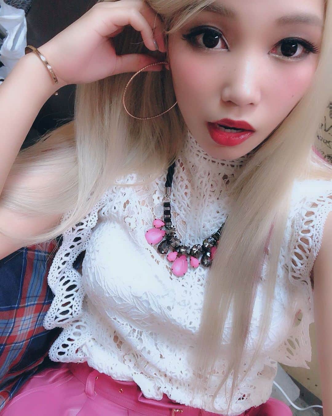 R!Nのインスタグラム：「White × Pink 💗  #New #attair #costume #衣装 #Aldious #xoxo」