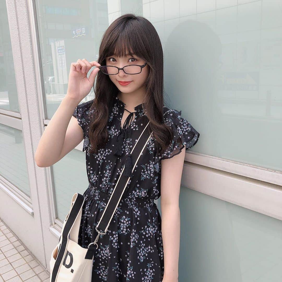 梅山恋和さんのインスタグラム写真 - (梅山恋和Instagram)「#557 #メガネも良きですか…？♡ #お花とハーブティー🌼 #レモネード🍋 #おもち映え」6月22日 22時00分 - cocona_umeyama