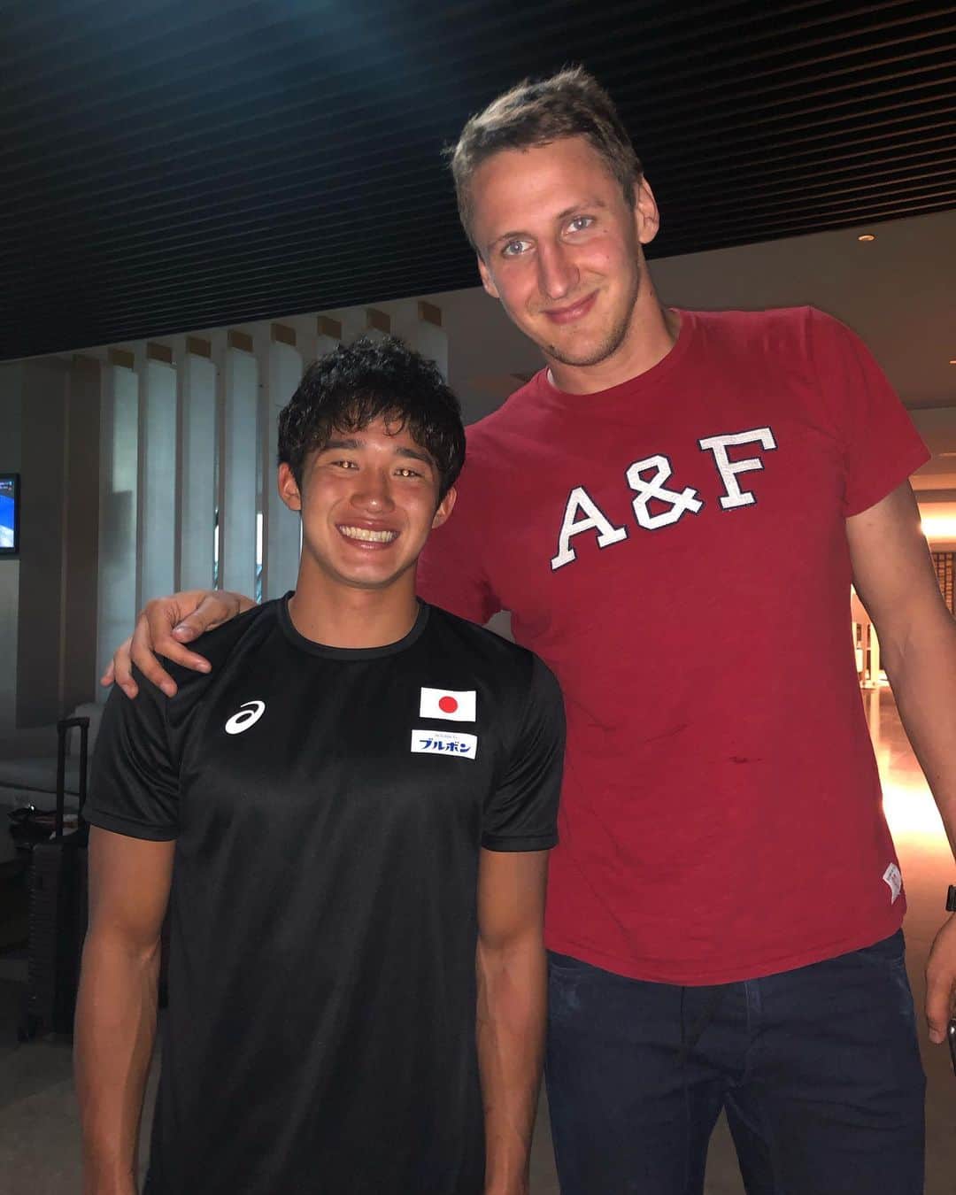 荒井陸さんのインスタグラム写真 - (荒井陸Instagram)「✔️ The Croatia star Sandro Sukno🤽‍♂️🇭🇷 I'm glad to see you again😭 - 引退したSuknoに会えて嬉しい…😭 これくらい大きい人と戦ってます。200cmです。 - #waterpolo#mens#fina#worldleague#superfinal #serbia#belgrade#japan#nationalteam#tokio2020 #水球#vaterpolo#vizilabda#wasserball#pallanuoto」6月22日 22時03分 - a2desu