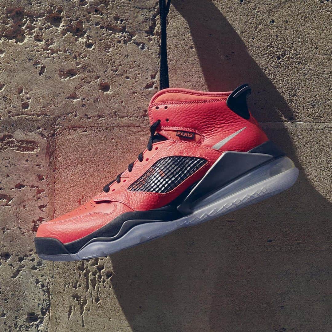 Sneaker Newsさんのインスタグラム写真 - (Sneaker NewsInstagram)「Jordan PSG collection confirmed to release in late June. Detailed looks coming soon - check our IG Stories.」6月22日 22時09分 - sneakernews