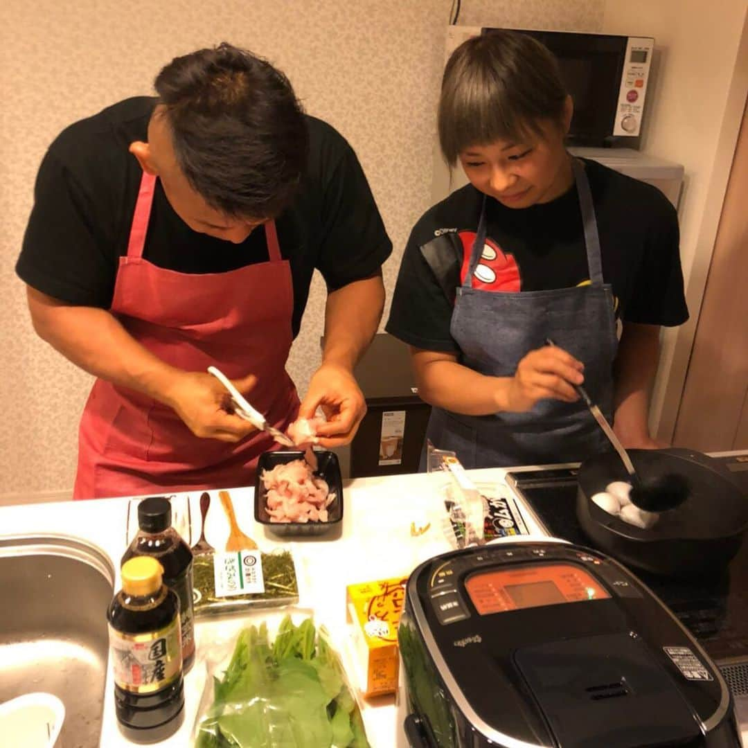 北岡悟さんのインスタグラム写真 - (北岡悟Instagram)「ありそうで無かった北岡悟丼を作るということにフォーカスしたYouTubeを、TRIBE TOKYO MMAの三浦彩佳選手にご依頼頂き、この度実現しました。 ただ単に丼を作って食べるだけというものですが、まあまあなかなか面白くなっています。 YouTubeで検索してご覧下さいませ。 #北岡悟丼 #北岡悟 #パンクラスイズム横浜 #三浦彩佳 #TRIBETOKYOMMA 刈り上げが綺麗なのはこれを撮った日の朝に刈り上げたから💇🏾‍♂️ #刈り上げ男子 #刈り上げが好き」6月22日 22時12分 - lotuskitaoka