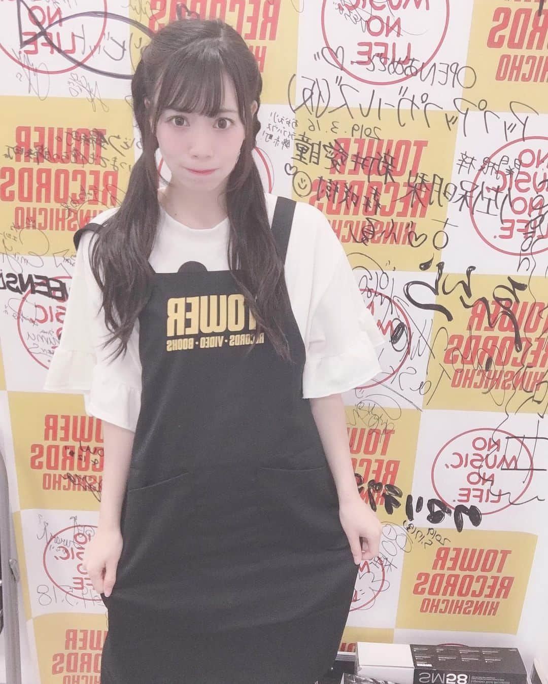 宇佐美幸乃さんのインスタグラム写真 - (宇佐美幸乃Instagram)「#タワーレコード  店員さんになってみました  通ってくれますか？  #towerrecords #店員 #ルーチェ #アイドル #フォローしてね #コメント大歓迎」6月22日 22時13分 - usami_yukino