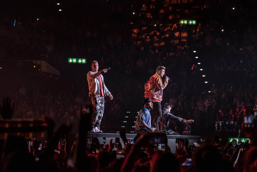 ニック・カーターさんのインスタグラム写真 - (ニック・カーターInstagram)「Thank you Zurich ❤️ 🇨🇭 #bsbsui #dnaworldtour @shaggs」6月22日 22時14分 - nickcarter