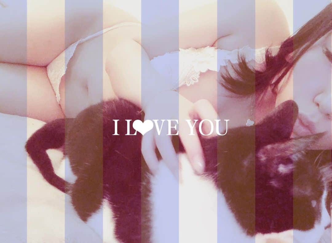 佐山愛のインスタグラム：「❤︎ ・ ロバートさんと いちゃいちゃタイム♡ ・ 猫って柔らかいとこ好きだから 私のお腹によく乗ってくるのです笑 ・ けどママは最近、 @sbeautyclinic の セルトーンとバンキッシュMEで お腹のお肉を減らしてるから、 ロバートさん的にはちょっと悲しいのかも？笑 ・ ごめんね、ロバートさん🙏 ・ ・ この前、3回目の施術に行ったときに 5回目あたりから効果を実感する方が多い って話を聞いて、 あと2回行くのが楽しみな今日この頃😊 ・ セルトーンでセルライト撃破して バンキッシュMEで脂肪燃焼させる！ ・ 3枚目のお写真は施術直後なんだけど ほんのり赤みはあるものの、 内出血とかはもうしないし (私の場合、1回目のセルトーン後 少しだけ内出血して痣になったけど、 ほんとすぐ消えた) この調子で通ってくびれをゲットするぞ〜✨✨ ・ ・ ちなみに、既に施術に慣れてきた私は いつのまにか寝ちゃってて、  @dr.y.yumi 先生が様子見に来てくれたとき、 パッと目開けたら美女がいて びっくりしました😍笑 ・ 他にも気になるメニューあるから また先生に相談して 色々やってみたいなぁ♪♪ ・ ・ #sbeautyclinic #エスビューティークリニック #医療痩身 #痩身 #ダイエット  #セルライト除去 #脂肪燃焼 #代謝アップ #部分痩せ #お腹痩せ #くびれ  #スリム #脂肪 #エステ #渋谷美容クリニック #痩身クリニック  #美容クリニック #渋谷  #セルトーン #ヴァンキッシュme」