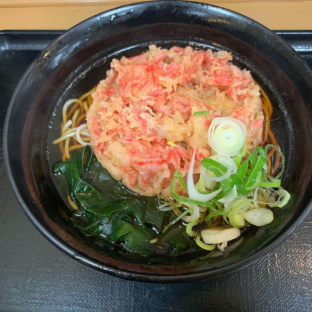 前川泰之さんのインスタグラム写真 - (前川泰之Instagram)「こないだの観劇帰りのオヤツ^_^  其処彼処にある名代 立ち食い蕎麦屋さんのメニュー『紅しょうが天そば』。お腹空くと無性に食べたくなる！旨いんだな、これが！ #立ち食い蕎麦」6月22日 22時27分 - maekawa_yasuyuki_official