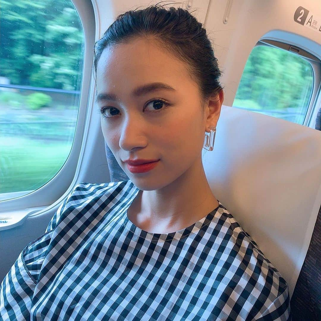 山口りささんのインスタグラム写真 - (山口りさInstagram)「@takahashiyu.official  ロケな一日🚅  HM は 2パターン♡」6月22日 22時33分 - hairmakeupbylisayamaguchi