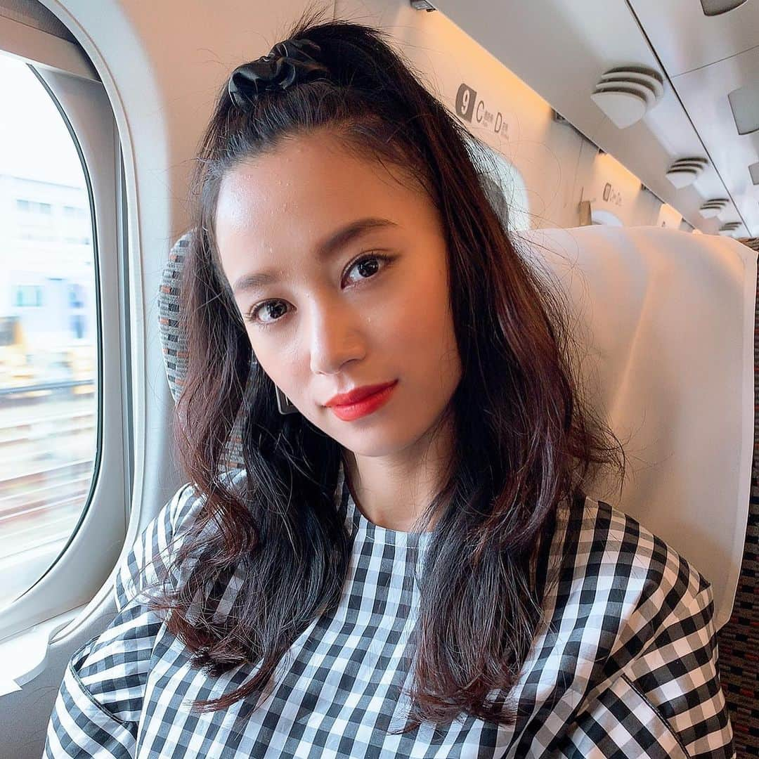 山口りささんのインスタグラム写真 - (山口りさInstagram)「@takahashiyu.official  ロケな一日🚅  HM は 2パターン♡」6月22日 22時33分 - hairmakeupbylisayamaguchi