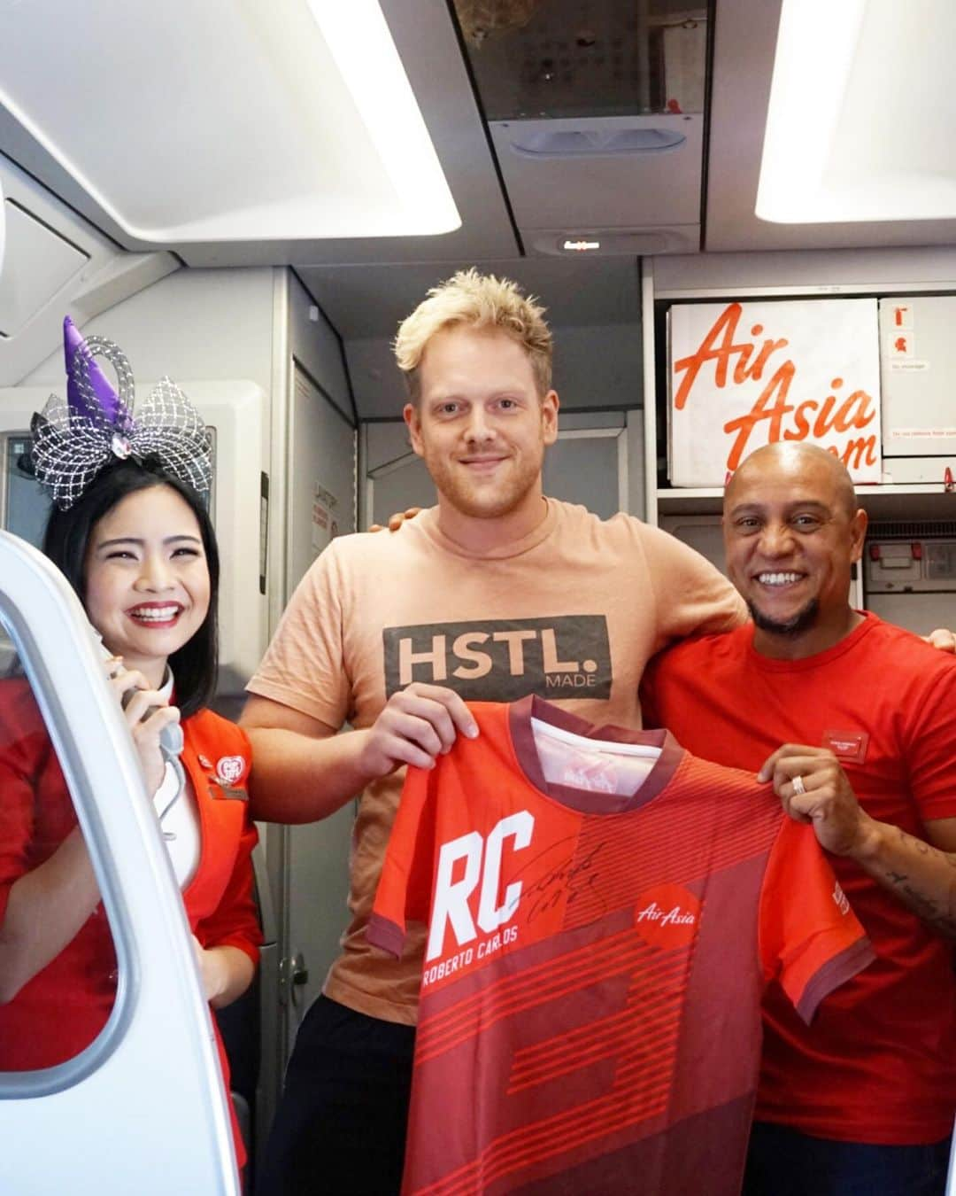 エアアジアさんのインスタグラム写真 - (エアアジアInstagram)「Thank you, @oficialrc3 , for flying with #AirAsia! We hope you enjoyed your flight to Ho Chi Minh City!」6月22日 22時41分 - airasiasuperapp