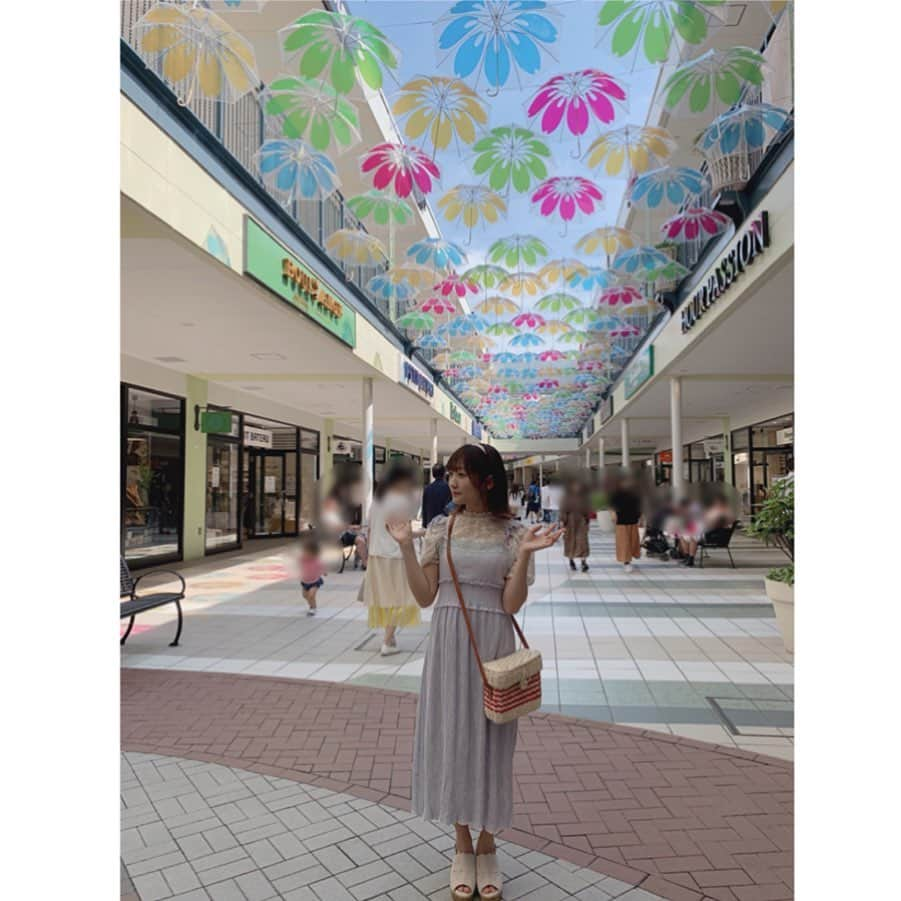 夏川愛実さんのインスタグラム写真 - (夏川愛実Instagram)「ㅤㅤㅤㅤㅤㅤㅤㅤㅤㅤㅤㅤㅤ ㅤㅤㅤㅤㅤㅤㅤㅤㅤㅤㅤㅤㅤ  お買い物と岩盤浴行った！😀 今日の #私服 ㅤㅤㅤㅤㅤㅤㅤㅤㅤㅤㅤㅤㅤㅤㅤㅤㅤㅤㅤㅤ ワンピース @grl_official 靴 @majesticlegon_official  鞄 @forever21 ㅤㅤㅤㅤㅤㅤ ㅤㅤㅤㅤㅤㅤㅤㅤㅤㅤㅤㅤㅤㅤㅤㅤㅤㅤㅤㅤㅤㅤㅤㅤㅤㅤㅤㅤㅤㅤㅤㅤㅤㅤㅤㅤ 傘のやつ！！映えてた！ 光で床にいい感じに写ってる方が綺麗だった〜🌼 お昼はとんてき定食です。🐽 味濃かったけど。定食好き😌💪 ㅤㅤㅤㅤㅤㅤㅤㅤㅤㅤㅤㅤㅤㅤㅤㅤㅤㅤㅤㅤ ㅤㅤㅤㅤㅤㅤㅤㅤㅤㅤㅤㅤㅤㅤㅤㅤㅤㅤㅤㅤㅤㅤ #私服コーデ#春コーデ#コーデ#春服#大学生コーデ#今日のコーデ #ワンピー#grl#majesticlegon#forever21#籠バッグ #低身長コーデ#148cmコーデ#レース#外ハネ#外ハネボブ  #長島#長島アウトレット#ジャズドリーム長島#傘 ㅤㅤㅤㅤㅤㅤㅤㅤㅤㅤㅤㅤㅤㅤㅤㅤㅤㅤㅤㅤㅤㅤㅤㅤ」6月22日 22時52分 - ami_natsukawa