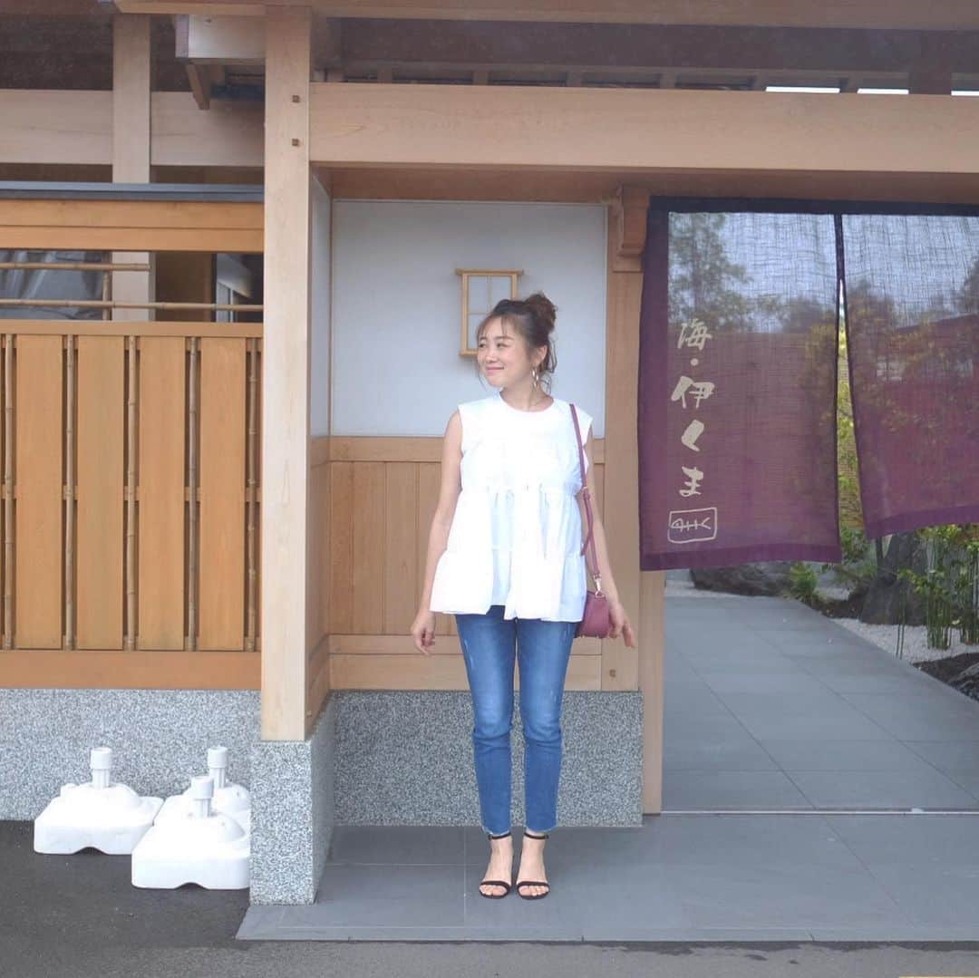 Keikooooooさんのインスタグラム写真 - (KeikooooooInstagram)「里帰り中👶🏻♡ 家族でランチコーデ！ tops #trefleplusone @trefleplus denim #ariesmirage @ariesmirage  bag #arminarmjp @arminarm.aa  shoes #@deuxiemeclasse #deuxiemeclasse  @parte_official #アームインアーム  #partegram #ootd #code #coodinate #fashion #ドゥーズィエムクラス #バルダン#baldan #ママコーデ」6月22日 22時47分 - keity1011