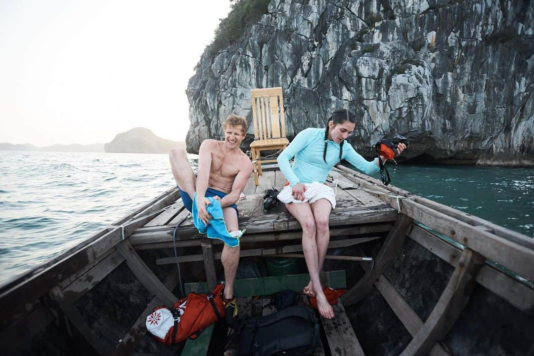 マウンテンハードウェア公式さんのインスタグラム写真 - (マウンテンハードウェア公式Instagram)「クライマーたちの夏﻿⠀ ﻿⠀ Climber @timemmet @kyra_condie﻿⠀ ﻿⠀ ﻿⠀ ＃moutainhardwear #Climbing #bouldering #マウンテンハードウェア #クライミング #ボルダリング #フリークライミング」6月22日 22時48分 - mountainhardwear.jp