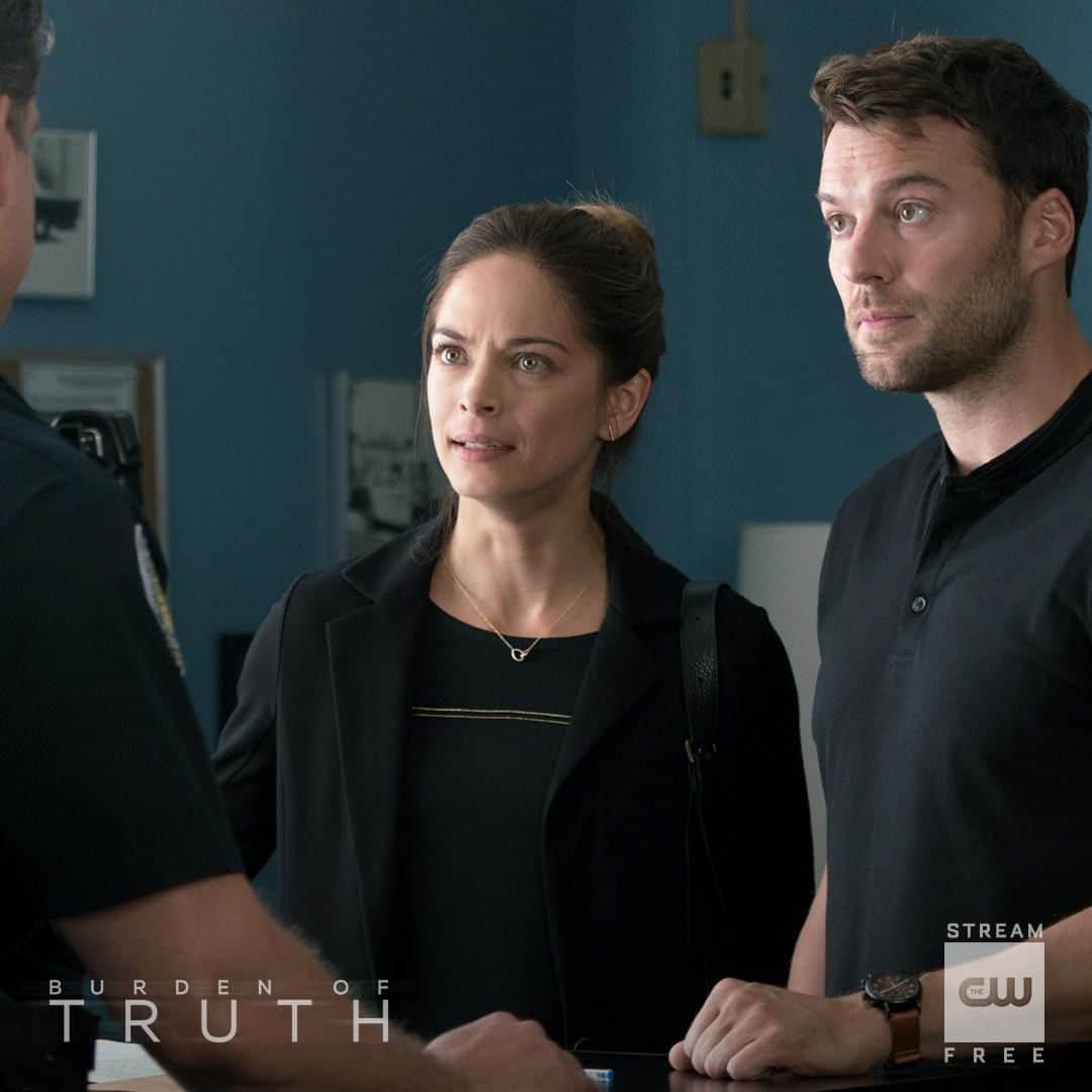The CWさんのインスタグラム写真 - (The CWInstagram)「Working together again. Catch up on #BurdenOfTruth on The CW App before a new episode tomorrow.」6月22日 23時01分 - thecw