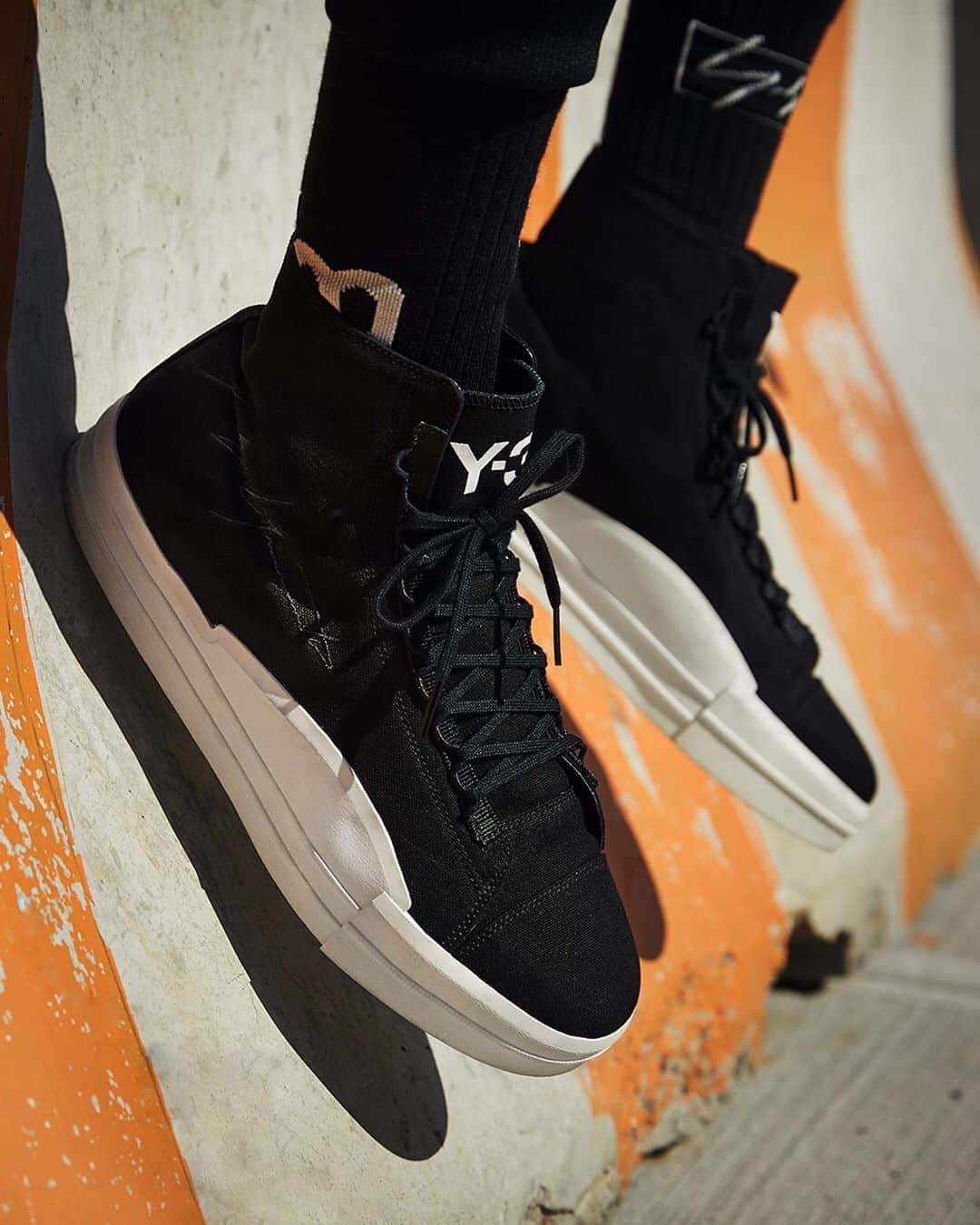 ワイスリーのインスタグラム：「Introducing Y-3 YUBEN MID. Swipe for YUBEN LOW.​ Y-3 Fall Winter 2019.​ --- ​#adidas #Y3 #YohjiYamamoto #YUBEN​ Discover the collection at Y-3.com」