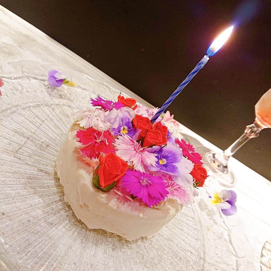 星空もあさんのインスタグラム写真 - (星空もあInstagram)「愛理氏(@satou_airin)と新宿にあるお店でご飯食べてきた！ ずっと気になってたから行けてよかった〜🥰 めちゃくちゃ可愛くてボリューミーで美味しかった😋  #av女優 #ミエーレ新宿 #新宿グルメ #チーズフォンデュ #パスタ  #エディブルフラワー #エディブルフラワーケーキ #お花食べた #味しなかった」6月22日 23時06分 - hoshizora_moa