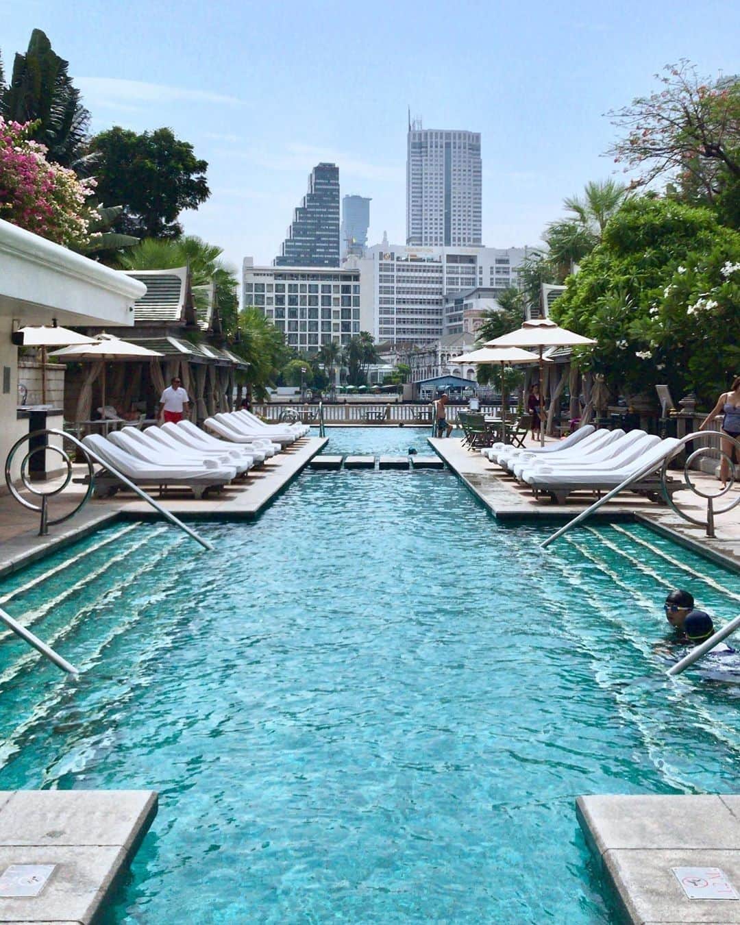 The Peninsula Hotelsさんのインスタグラム写真 - (The Peninsula HotelsInstagram)「At @thepeninsulabangkok, it’s always a good time for a refreshing dip. Just ask @aparosa . . . . . . . . . #peninsulahotels #luxuryhotels #luxuryhotelexperience #luxurytravel #travel #beautifuldestinations #welltraveled #traveldiaries #jetset #jetsetter #hotel #hotellife」6月22日 23時12分 - peninsulahotels