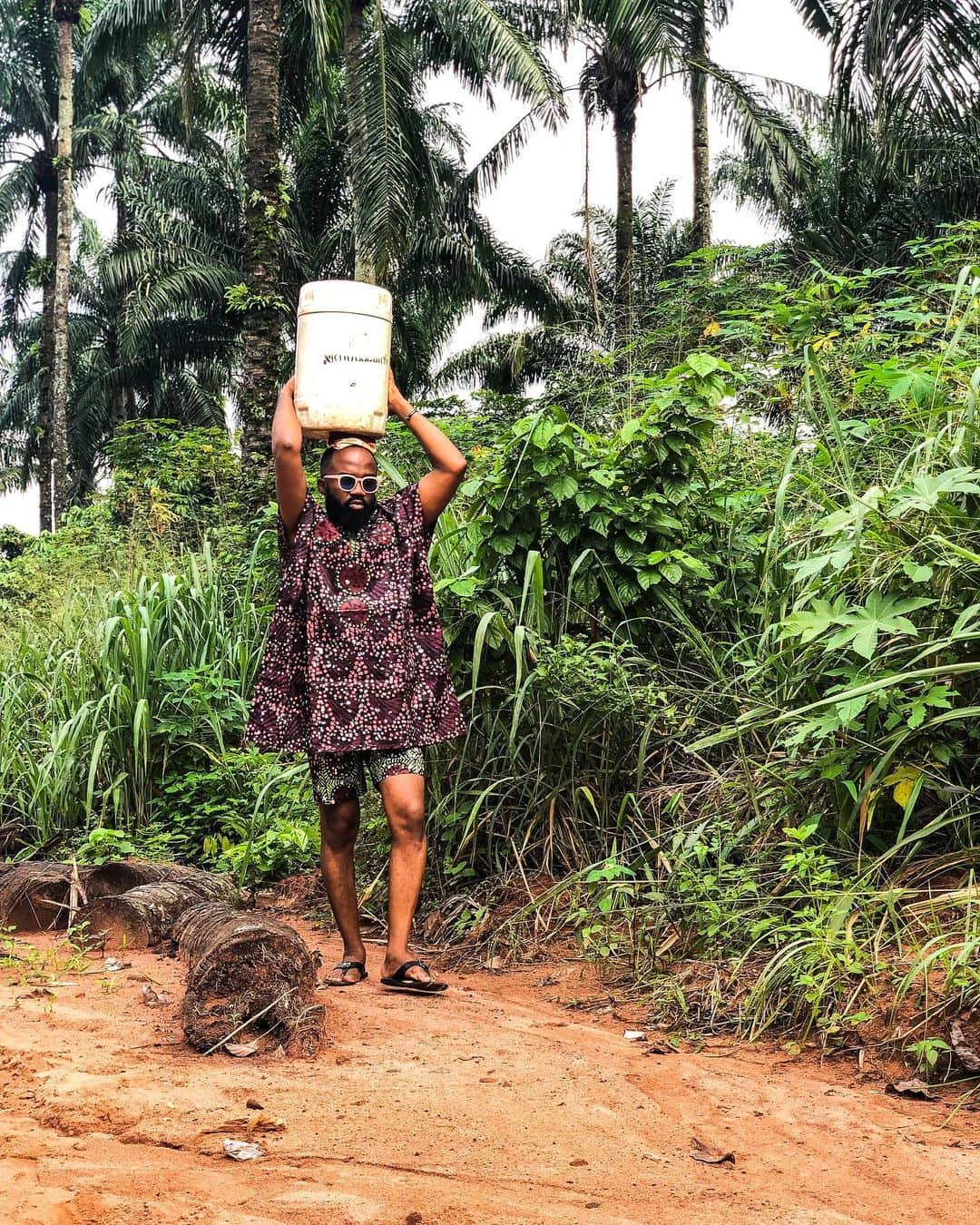 ノーブル・イグウェさんのインスタグラム写真 - (ノーブル・イグウェInstagram)「My Style to the Stream is What Your MCM Wear to Church. Had To Go Fetch Water For the House. #stylevitae #mensstyle #fashion」6月22日 23時15分 - noble_igwe