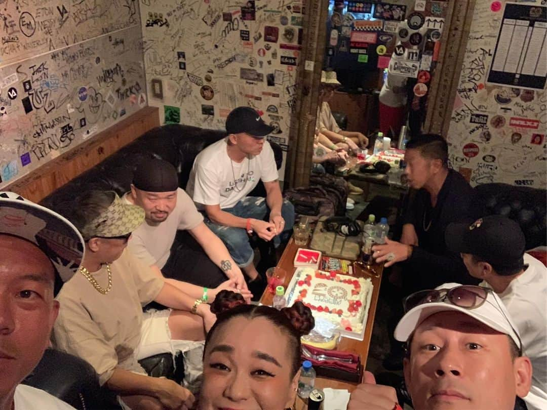 MIGHTY CROWNさんのインスタグラム写真 - (MIGHTY CROWNInstagram)「#pushim 20th anniversary #afterparty @visiontokyo was nuttin but love in da building!  #音の戦友達  #プシン #chozenlee #zeebra #boyken #youtherock #dabo #mightycrown  #けんじ スタッフの みんな お疲れ様〜でしたー  精神的にも 体力的にも  夕方 ガッツリやって 夜中もやる大変さよ めっちゃ大変なんだぞ！ 良く乗り切った！ 🔥🔥🔥」6月22日 14時19分 - mightycrown